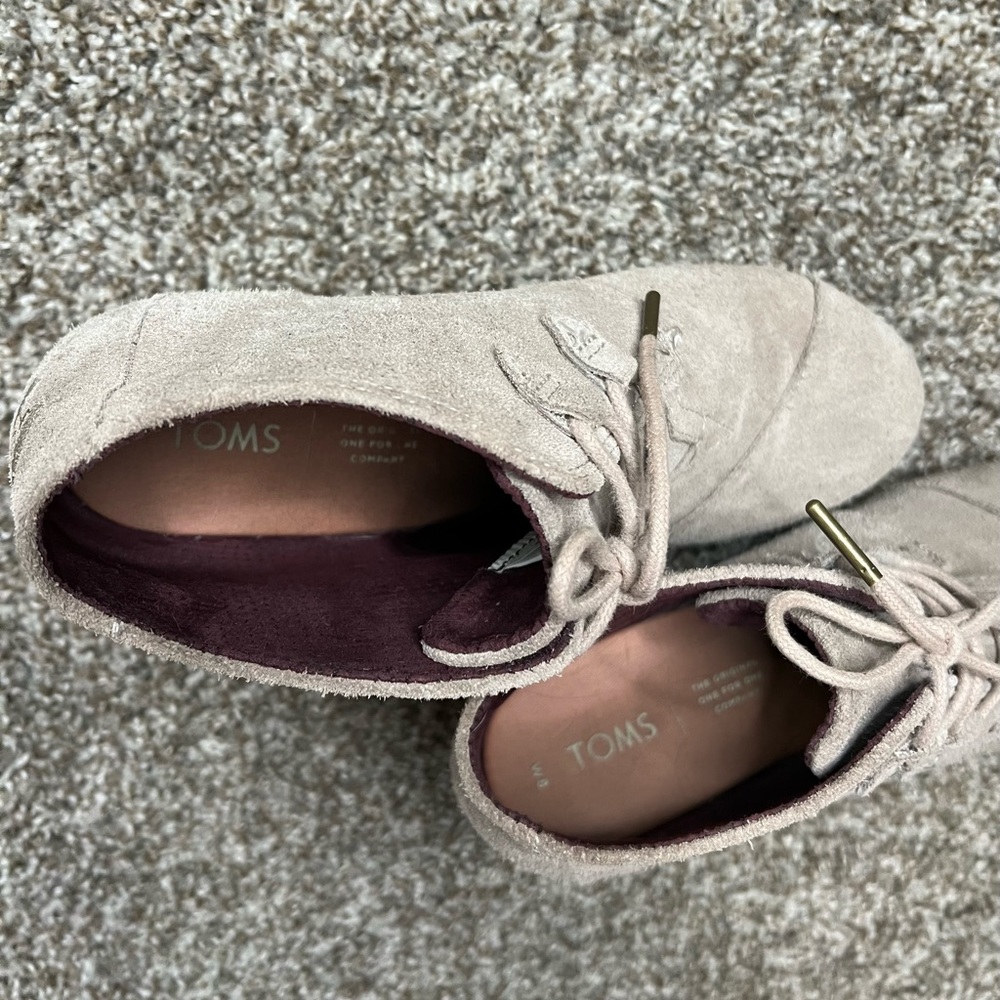 TOMS Suede Lace Up Wedge Booties - Size 8 - Picture 9 of 10